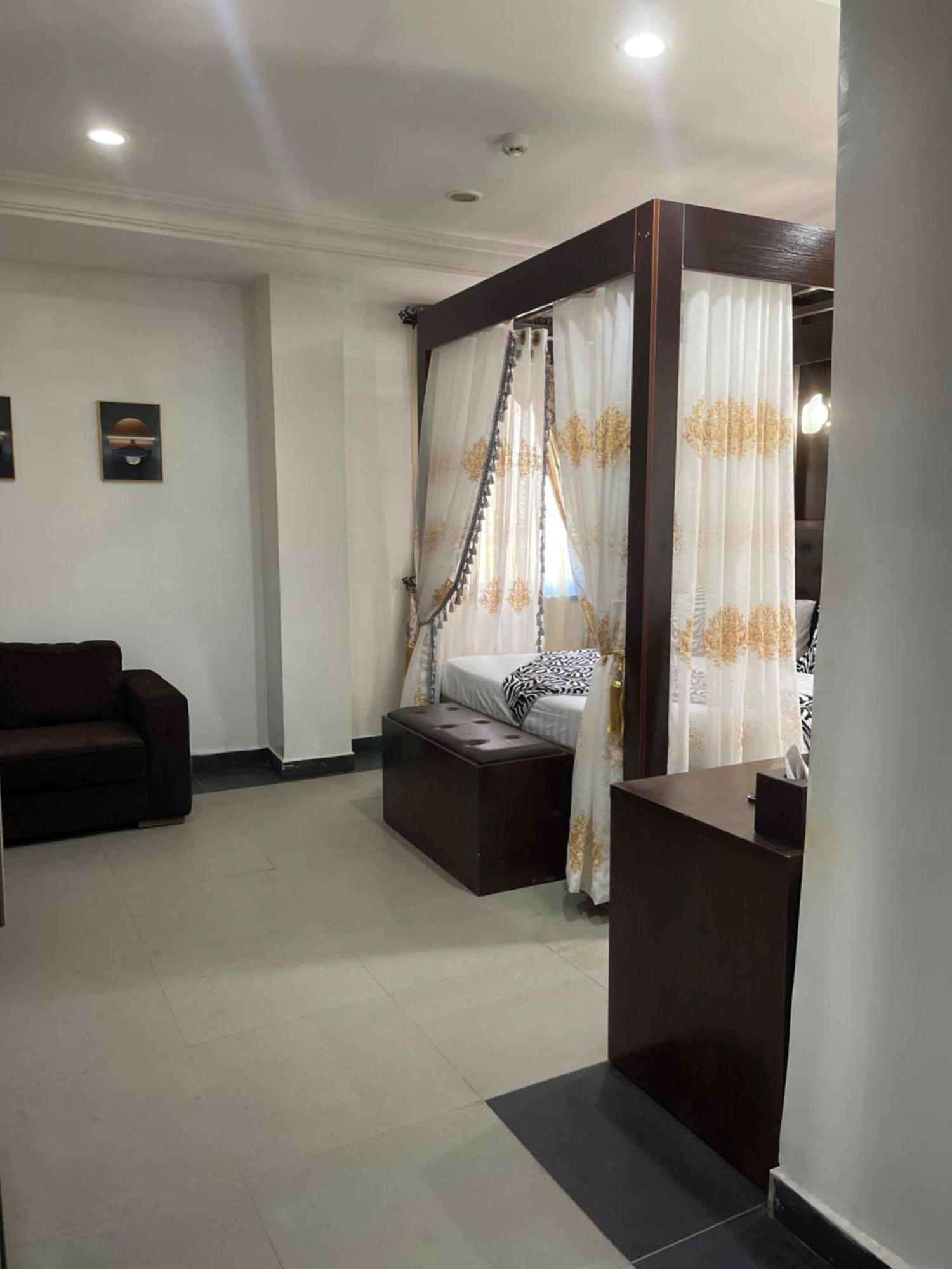 Aa Hotel And Suites Абуджа Экстерьер фото
