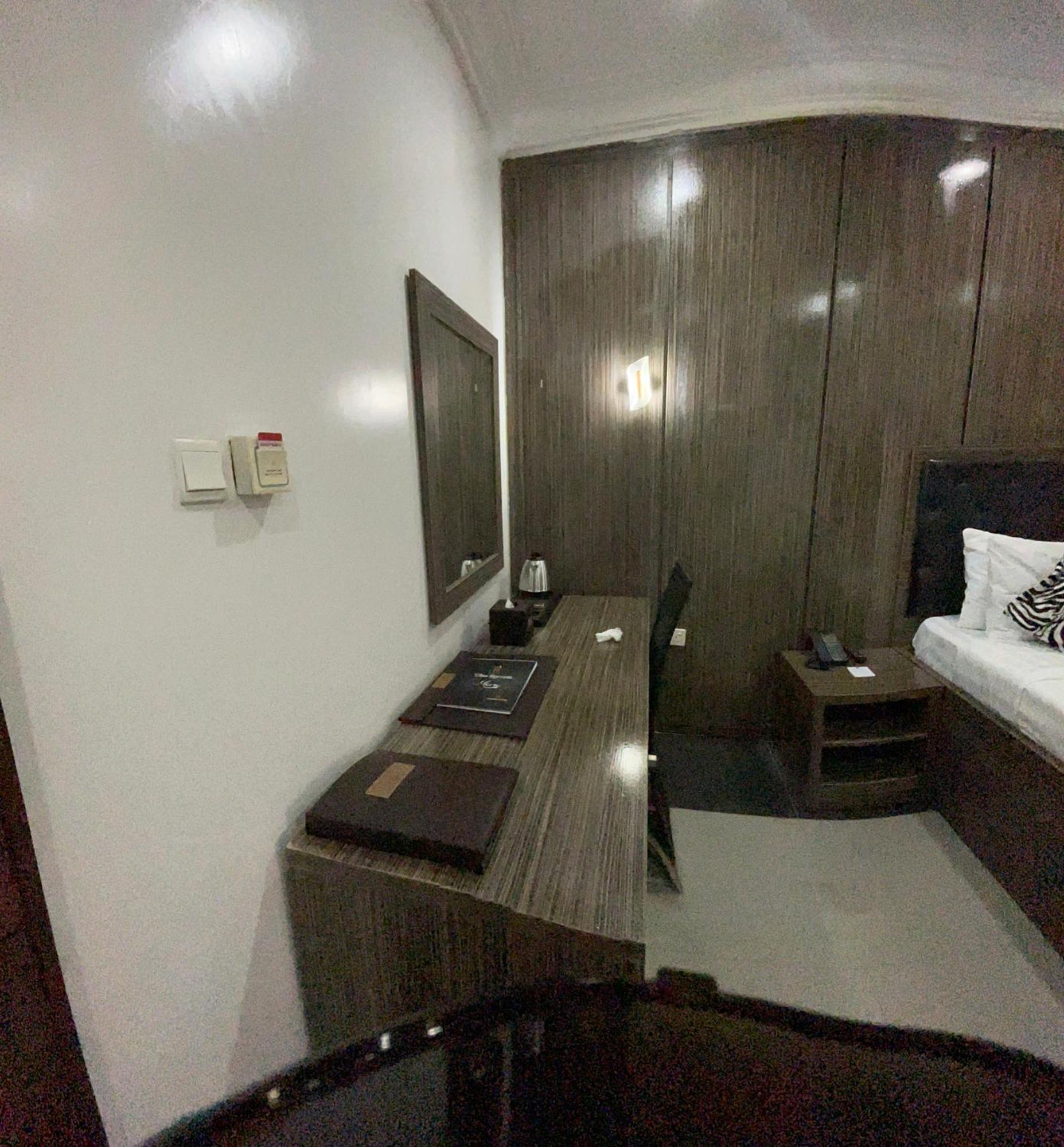 Aa Hotel And Suites Абуджа Экстерьер фото