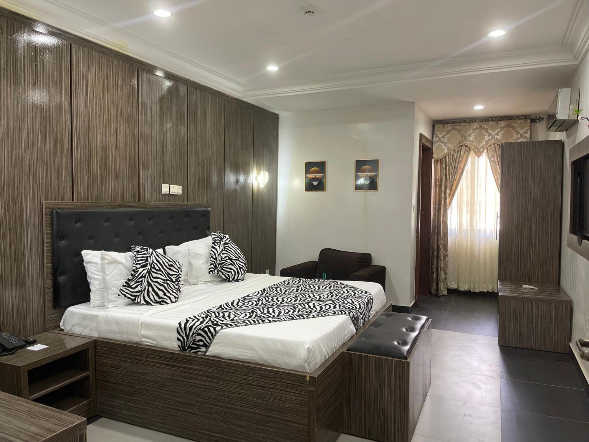 Aa Hotel And Suites Абуджа Экстерьер фото