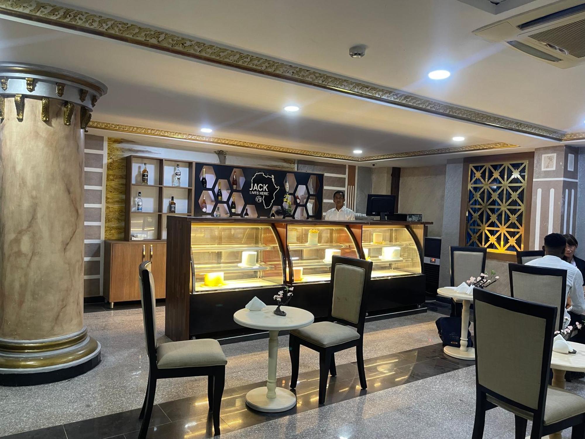 Aa Hotel And Suites Абуджа Экстерьер фото