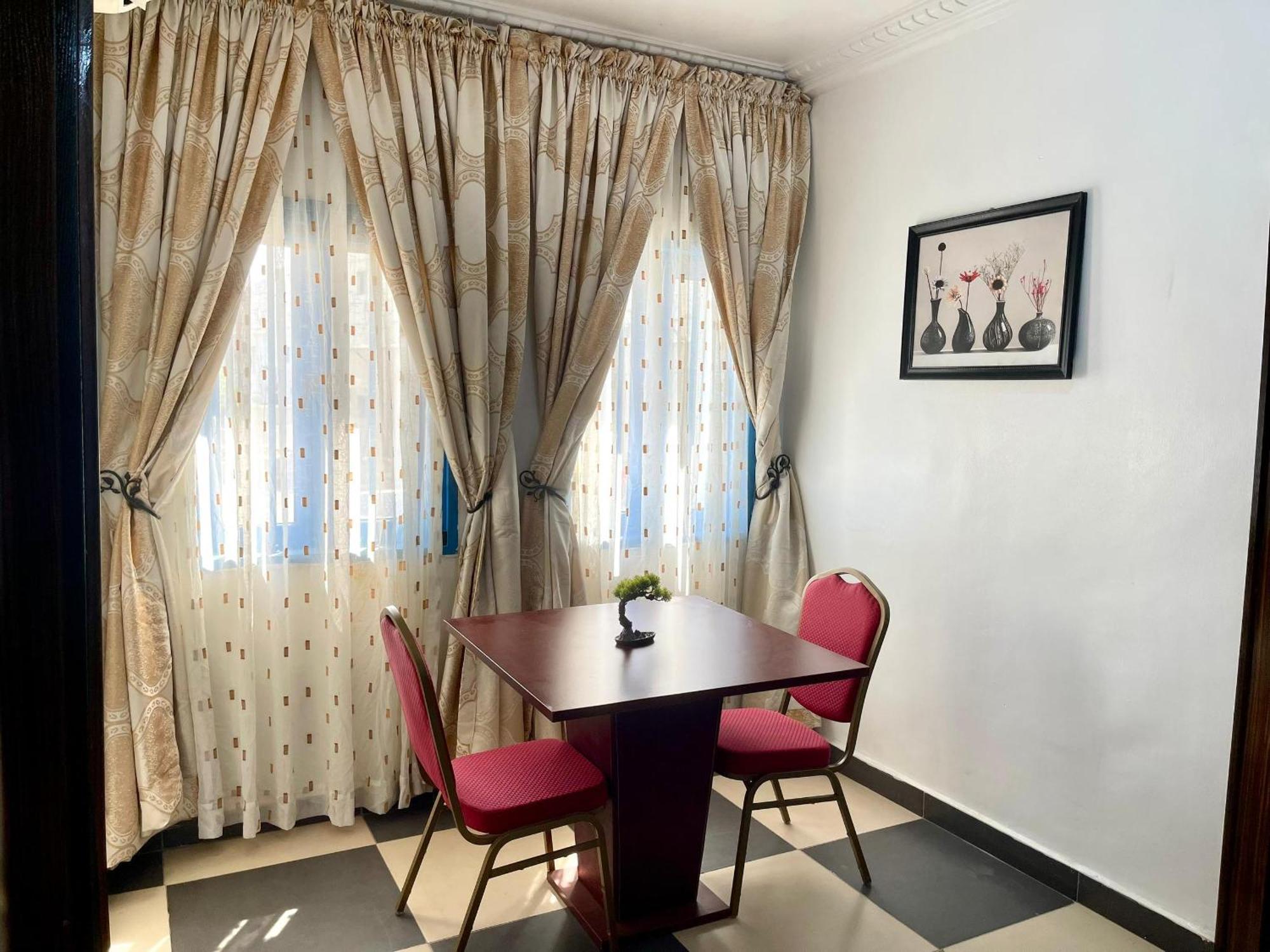 Aa Hotel And Suites Абуджа Экстерьер фото