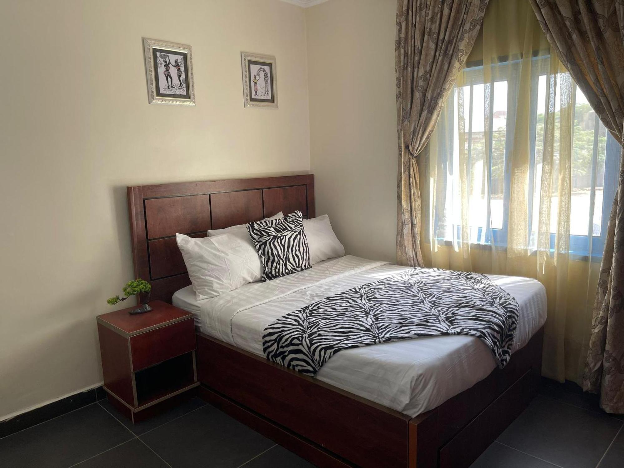 Aa Hotel And Suites Абуджа Экстерьер фото
