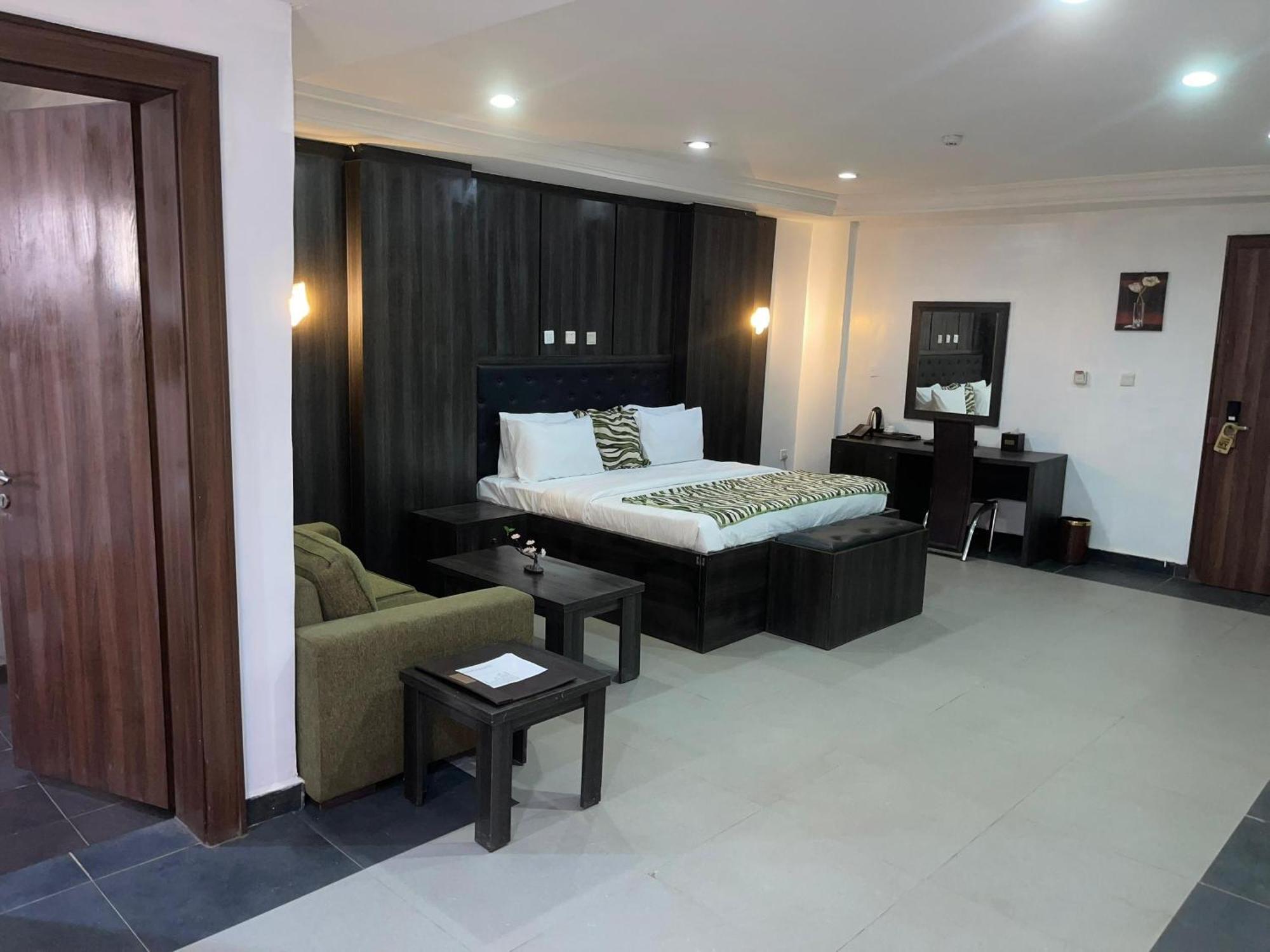 Aa Hotel And Suites Абуджа Экстерьер фото
